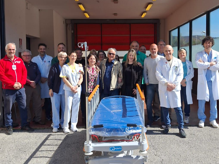 Tre nuove barelle al pronto soccorso di Orbetello donate dall'associazione Ciotti Fabio Pasquino