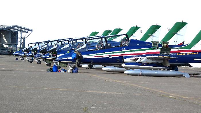 Le Frecce Tricolori incantano Grosseto: spettacolare allenamento al 4° Stormo in vista dell'Air Show di maggio