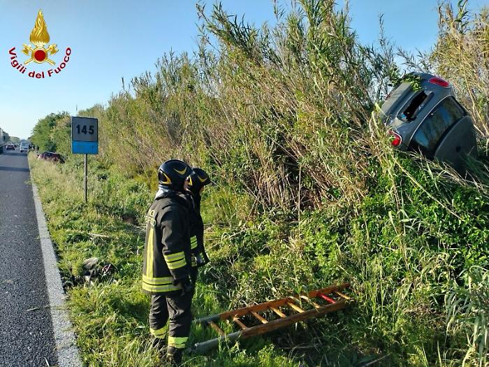 Scontro tra due auto vicino a Orbetello, vigili del fuoco e 118 sul posto
