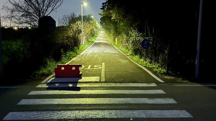 Dieci chilometri di illuminazione per la pista ciclabile tra Grosseto e Marina: l'impianto è pronto