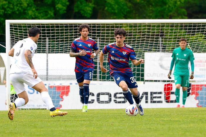 Un punto a Poggibonsi per il Follonica Gavorrano. I biancorossoblù si giocano tutto contro il Seravezza