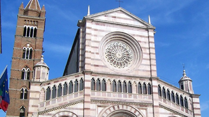 Il duomo di Grosseto in una giornata di sole