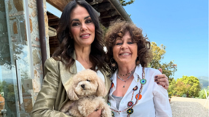 Il viaggio in Toscana di Maria Grazia Cucinotta parte dalla Maremma: in onda su La7