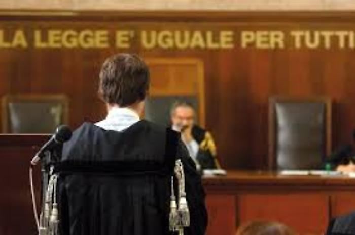 In tribunale il caso dello stalker del Golfo: per le vittime "la persecuzione continua"