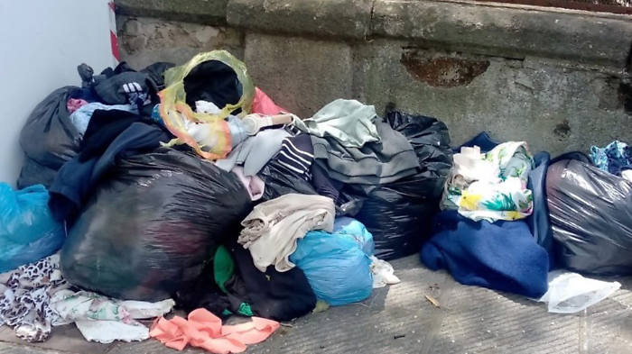 La discarica a cielo aperto a Castel del Piano 