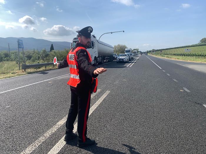 Incidente tra auto e camion, Aurelia bloccata al bivio di San Donato 
