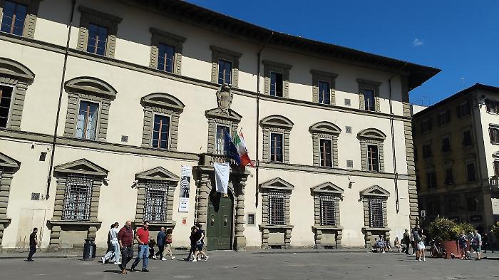 "Basta barbarie a Gaza".  La Regione Toscana chiede la fine della guerra ed espone un lenzuolo bianco come simbolo di pace e memoria