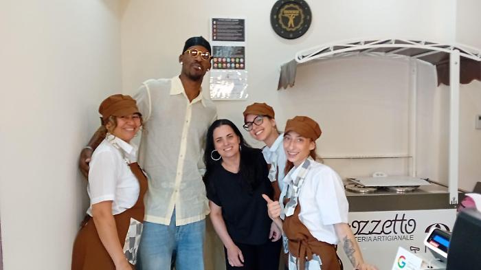Jimmy Butler, la stella della pallacanestro Nba tra Valdorcia e Maremma: vino, carne, paesaggi da sogno, Eroica Montalcino e un gelato a Il Pozzetto