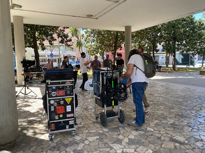 A palazzo comunale si gira "I delitti del BarLume": bentornati a Pineta! 