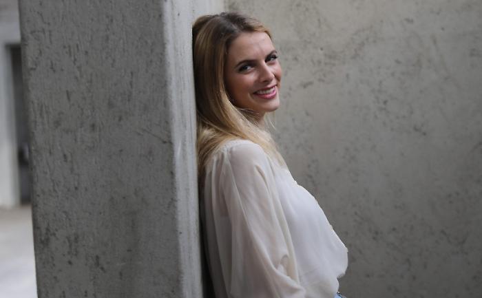 Elisa Balbo, il soprano laureato alla Bocconi: dall'economia alla musica lirica, gli inizi con il rock e il marito baritono. L'attenzione per la violenza sulle donne