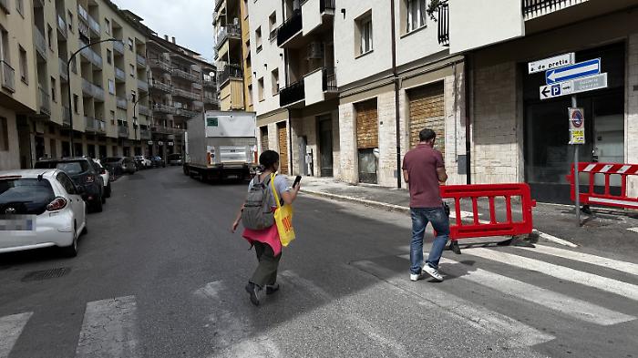 In centro si gira il film "Caro mondo crudele": parcheggi vietati in via Depretis