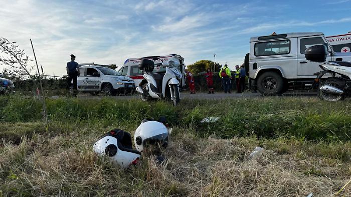 Fuori strada con lo scooter, due giovani fratelli finiscono in ospedale