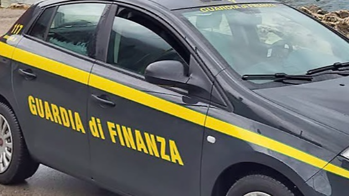 Blitz della Guardia di Finanza a Follonica 