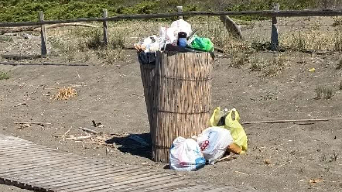 I rifiuti della spiaggia di Macchiatonda 