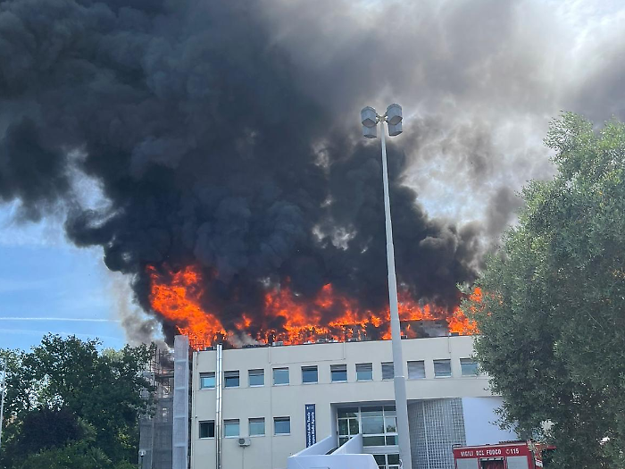 Viterbo, incendio alla facolt&agrave; di agraria dell'Universit&agrave; della Tuscia: evacuata l&rsquo;area. Il video