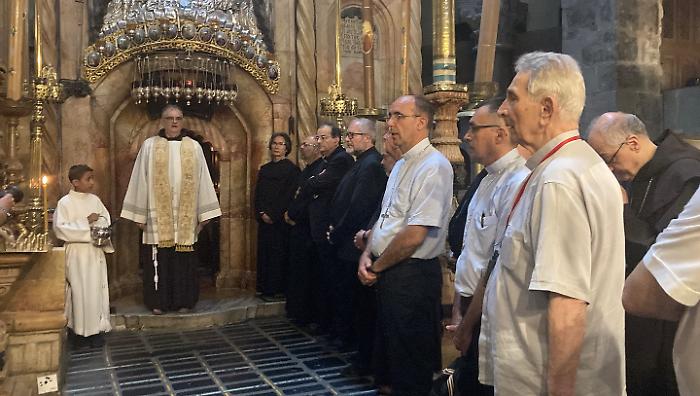 Rientra in Italia la delegazione della Diocesi di Grosseto in pellegrinaggio in Israele durante l'attacco all'Iran: "Stiamo bene"