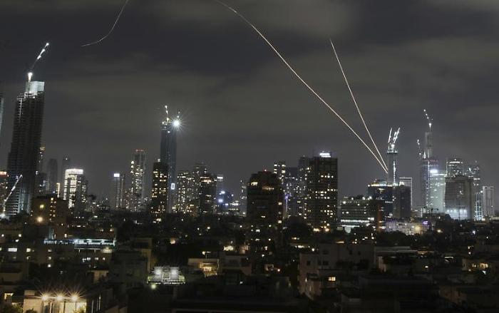 Atterrata in Italia la delegazione maremmana dalla Giordania: "Abbiamo rischiato di non partire, appena prima del decollo sono ripresi gli attacchi"