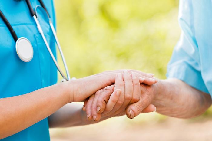 Nuovo bando Estar da 1.410 posti per Operatori socio sanitari in Toscana, corsi della Cgil per affrontare le selezioni