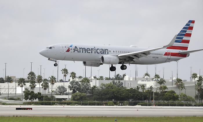 L'atterraggio di un volo American Airlines