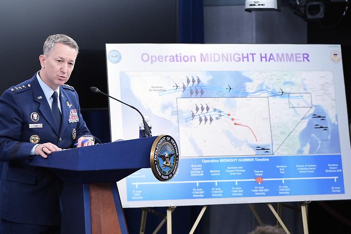 Chi è il generale Caine, il militare Usa che ha guidato l'operazione Martello di Mezzanotte: il richiamo dalla pensione e il giuramento a Trump 