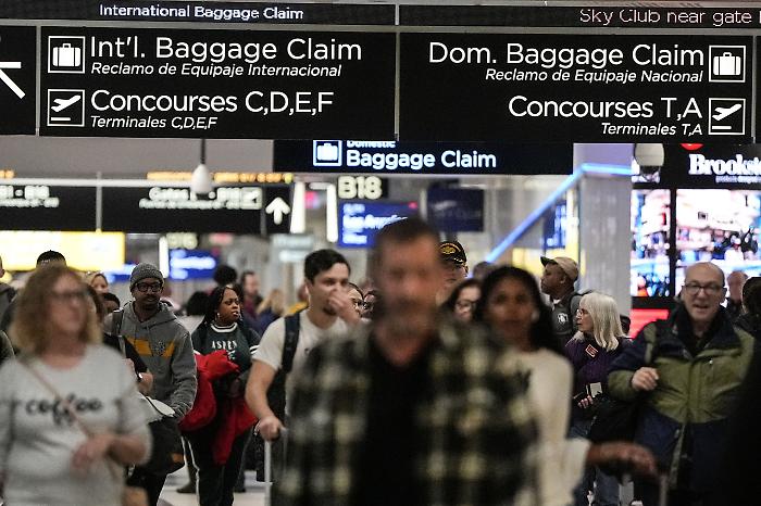 Un giorno da record: 24.000 aerei in volo contemporaneamente nel mondo. Ecco qual è l'aeroporto più trafficato