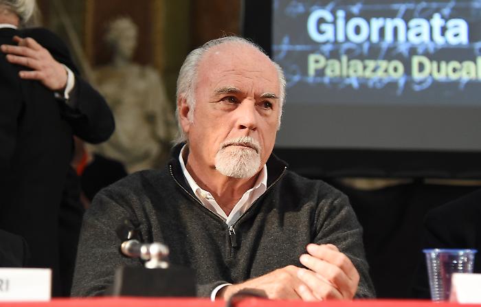 Antonio Ricci, i primi 75 anni dell'uomo che ha cambiato la televisione italiana. Il programma censurato Matrjoska e la vita privata del maestro