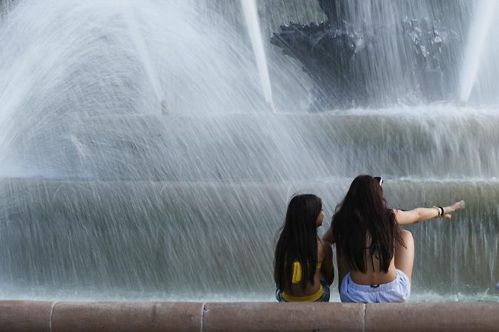 L'Italia soffoca di caldo:  Reggio Emilia,  Piacenza, Parma, Milano, Bologna, Monza, Foggia e Torino sopra i 30 gradi alle 23. Sono temperature da paesi arabi