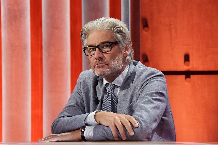 Chiara Poggi,  ipotesi alternative ancora al vaglio degli inquirenti: l'approfondimento stasera a Dritto e Rovescio