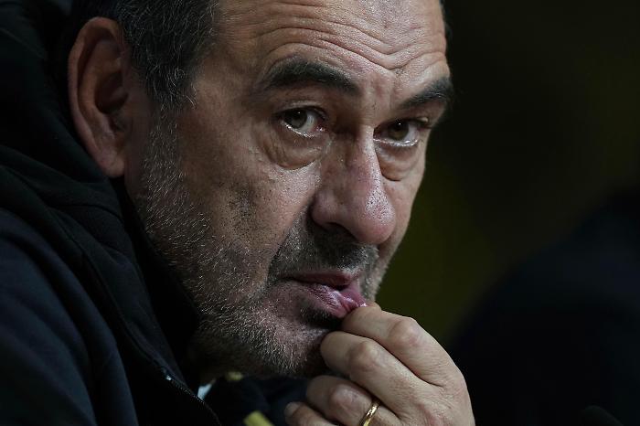 Maurizio Sarri, dal lavoro alla Banca Toscana con i viaggi a Londra e in Lussemburgo fino a Sarriball. La storia di un allenatore sempre fuori dagli schemi