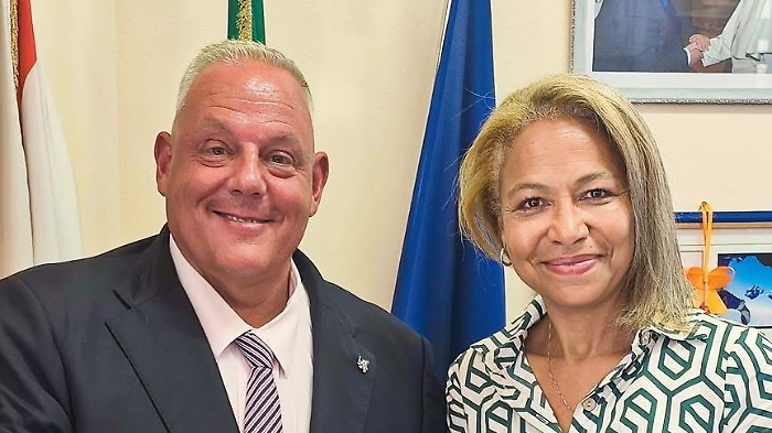 Il sindaco Antonfrancesco Vivarelli Colonna e la console statunitense  Daniela Ballard