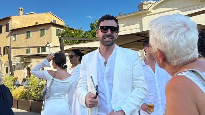 Alberto Matano in Laguna per un matrimonio, pioggia di selfie tra gli invitati – TUTTE LE FOTO