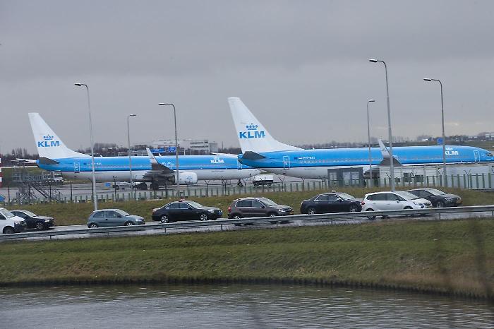 Bagaglio a mano a pagamento anche su Air France e Klm:  la svolta low-cost che cambia il mercato dei voli. La novità anche per le rotte italiane
