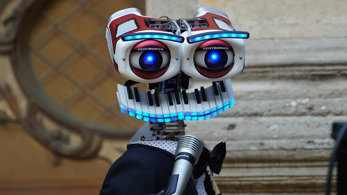 Teotronico, il pianista robot