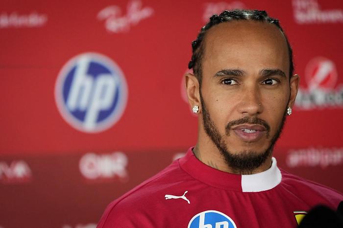 Lewis Hamilton contro il pranzo: "Gli italiani? Non potrebbero mai saltarlo. I miei meccanici sono gli unici a farlo"