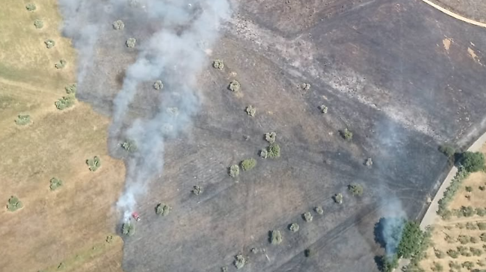 Domato l'incendio a Cura Nuova: distrutti 15 ettari di terreni coltivati, nessun danno alle strutture turistiche e alle abitazioni