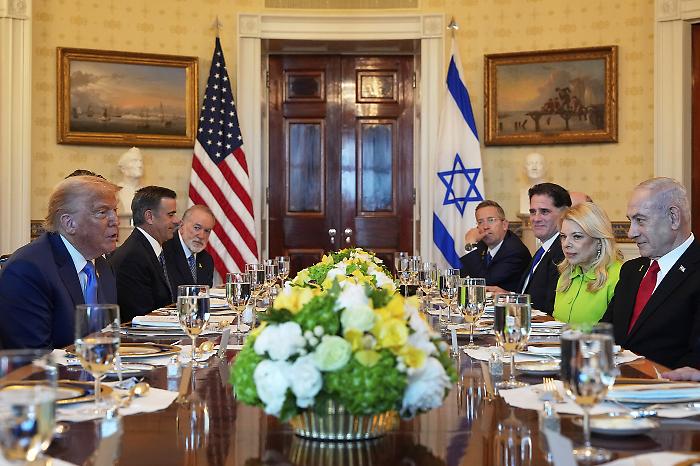 E' sempre Cartabianca, antipazioni puntata stasera 8 luglio: Donald Trump, Benjamin Netanyahu, Elon Musk e Mauro Corona