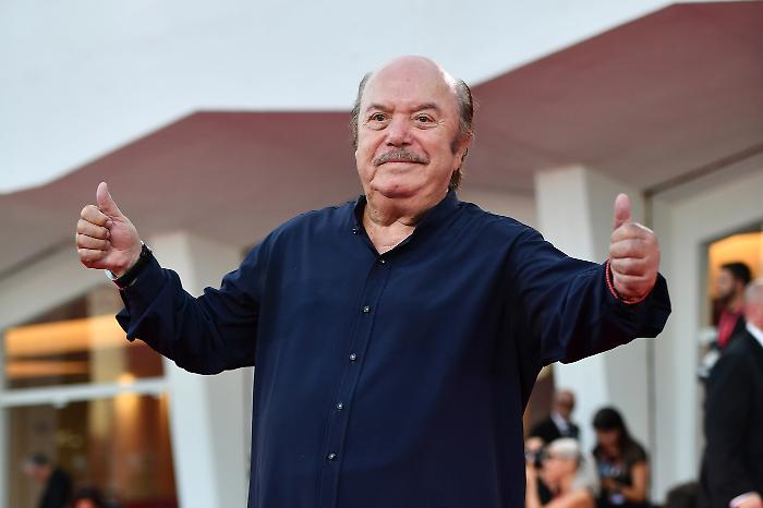 Lino Banfi compie 89 anni. Da Oronzo Canà a Nonno Libero: 5 curiosità che (forse) non sapevi sul mito del cinema italiano