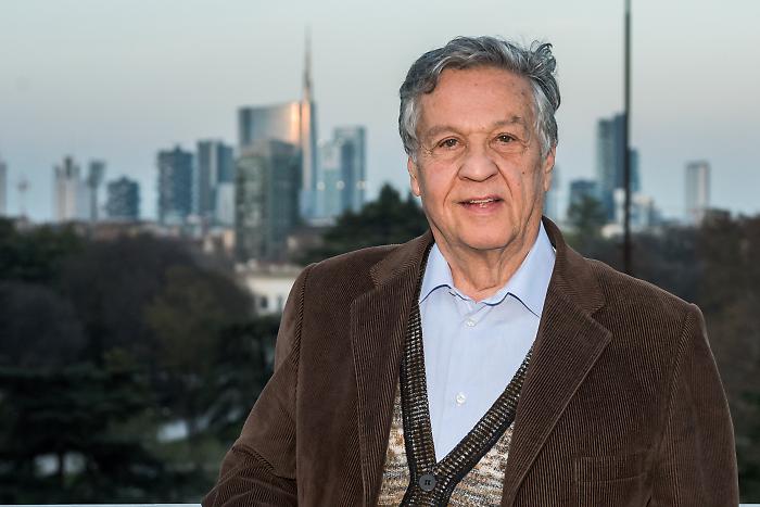 Auguri Renato, Pozzetto compie 85 anni. Da Cochi ad Artemio, il necrologio per Paolo Villaggio. Un gigante del cinema segnato dalla morte della moglie Brunella