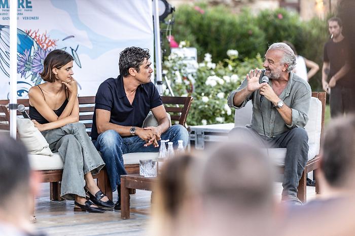 Ambra Angiolini, Beppe Fiorello e Giuliano Sangiorgi tra gli ospiti della "Festa del cinema di mare" con Giovanni Veronesi