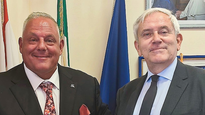 Il sindaco Antonfrancesco Vivarelli Colonna e il Console Generale Guillaume Rousson