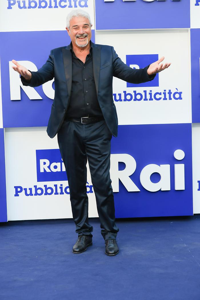 Facci Ridere stasera 20 luglio: gran finale per lo show dell'estate che ha esaltato l'ironia italiana. I musoni e gli ospiti: tutte le anticipazioni
