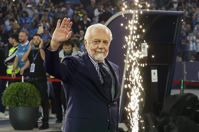 Napoli e il Re Mida De De Laurentiis: con 10 cessioni ha incassato 526 milioni. Il capolavoro del presidente: vendere e vincere