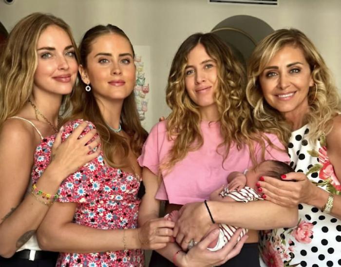 Chiara Ferragni, le meraviglioso foto di famiglia con le sorelle, la nipotina Lea e i genitori