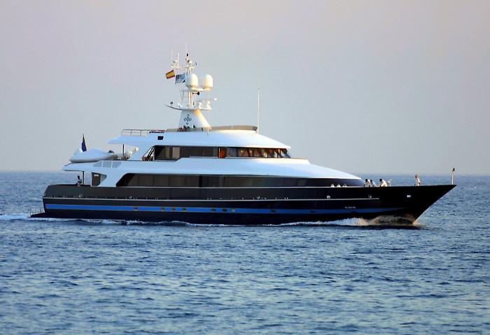Il super yacht dello stilista Valentino nelle acque dell'Argentario: 49 metri di eleganza
