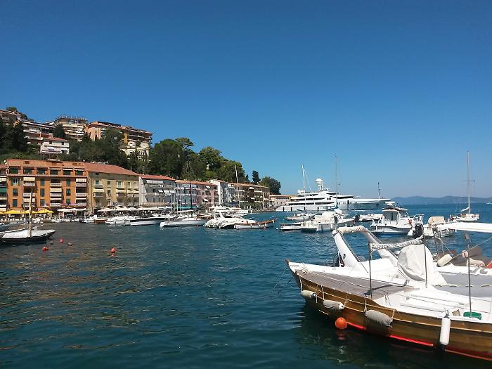 "Troppe navi da crociera, così i grandi yacht non ormeggiano più: è un turismo che non ci piace"