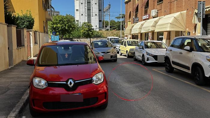 Rischio voragine in via Bonghi: "L'asfalto può sprofondare come in viale Sonnino"