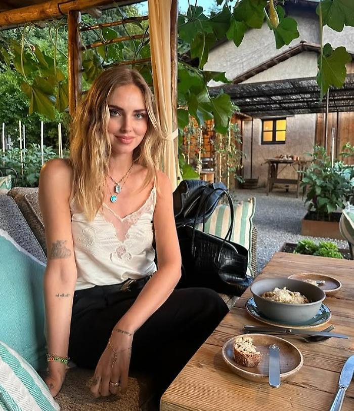Chiara Ferragni saluta il mese di luglio: "Sei stato incredibile". Il cielo splende sull'influencer: quanti sorrisi nelle foto