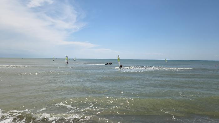 Vela in Maremma, l'ex prodiere di Luna Rossa Piero Romeo: "Ecco perché Grosseto è perfetta per le regate e il windsurf"
