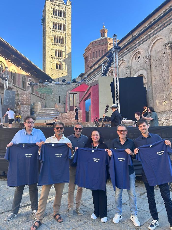 Dalla fabbrica alla lirica: i dipendenti Venator in "solidarietà" diventano volontari per gli spettacoli in piazza