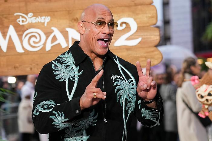  Baywatch stasera 7 agosto: il film ispirato dalla serie televisiva  con Dwayne “he Rock Johnson nel ruolo del tenente Mitch Buchannon
